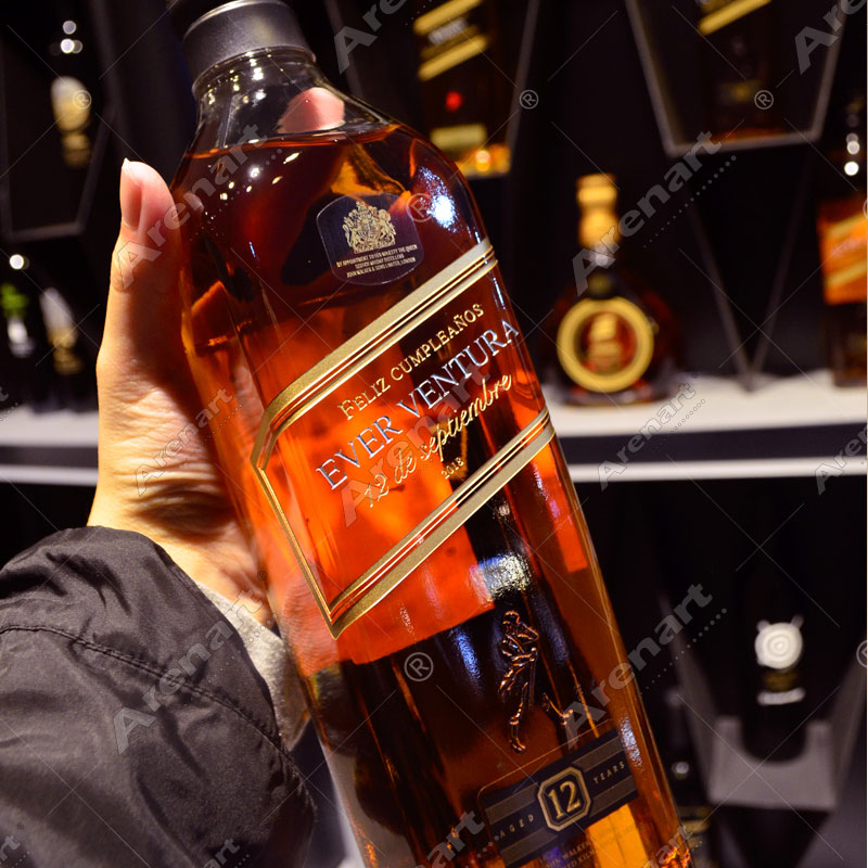botella-whisky-jhonnie-walker-black-cumpleanos-grabado-arenado-vidrio-arenart.jpg