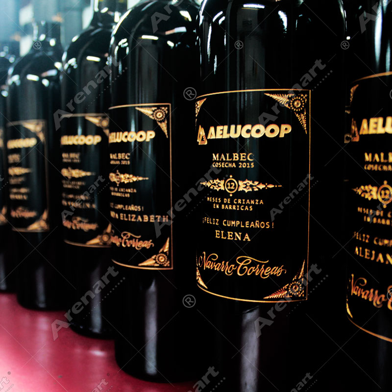 botellas-vino-Aelucoop-corporativo-grabado-arenado-pintado-dorado-arenart.jpg
