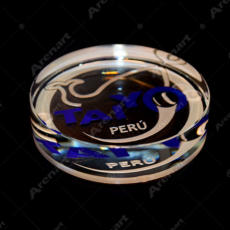 pisapapel-Taiyo-redondo-grabado-logo-aenado-vidrio-arenart.jpg