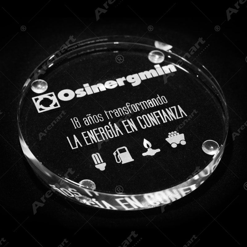 pisapapel-redondo-osinegrmin-aniversario-grabado-vidrio-arenado-logo-arenart.jpg