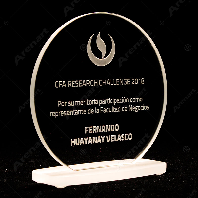 reconocimiento-cristal-peru-grabado-personalizado-trofeo-circle-upc-arenart.jpg