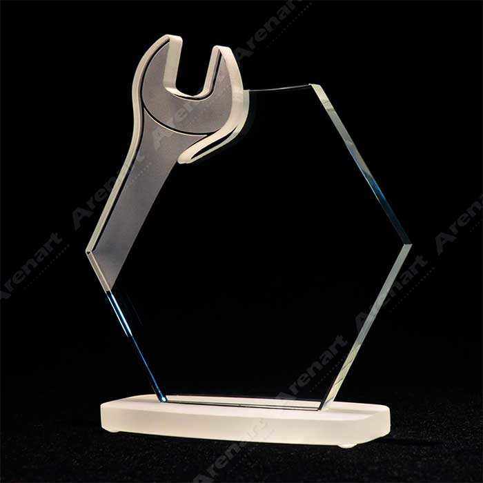 trofeo-arenado-cuesrpo-cristal-base-pavonado-exagonal-para-premiacion-arenart-en-lima.jpg