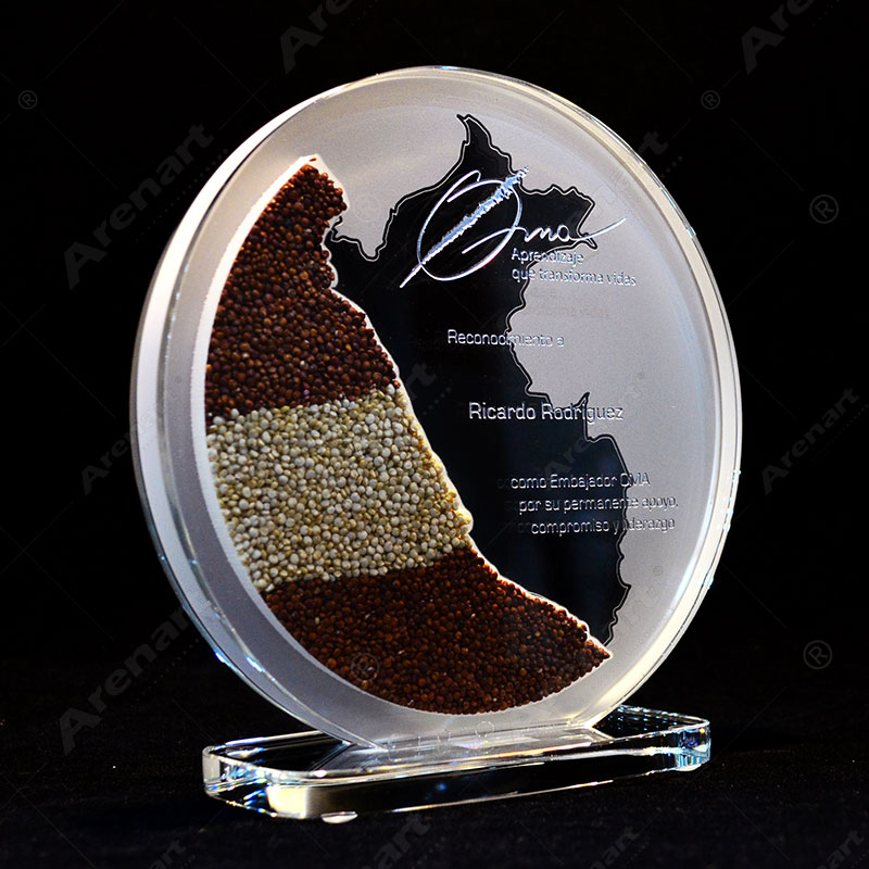 trofeo-exportador-base-cristal-quinua-reconocimiento-grabado-personalizado-arenart.jpg